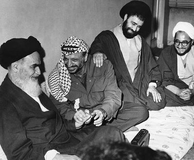 ملاقات یاسر عرفات با امام خمینی در مدرسه‌ی علوی